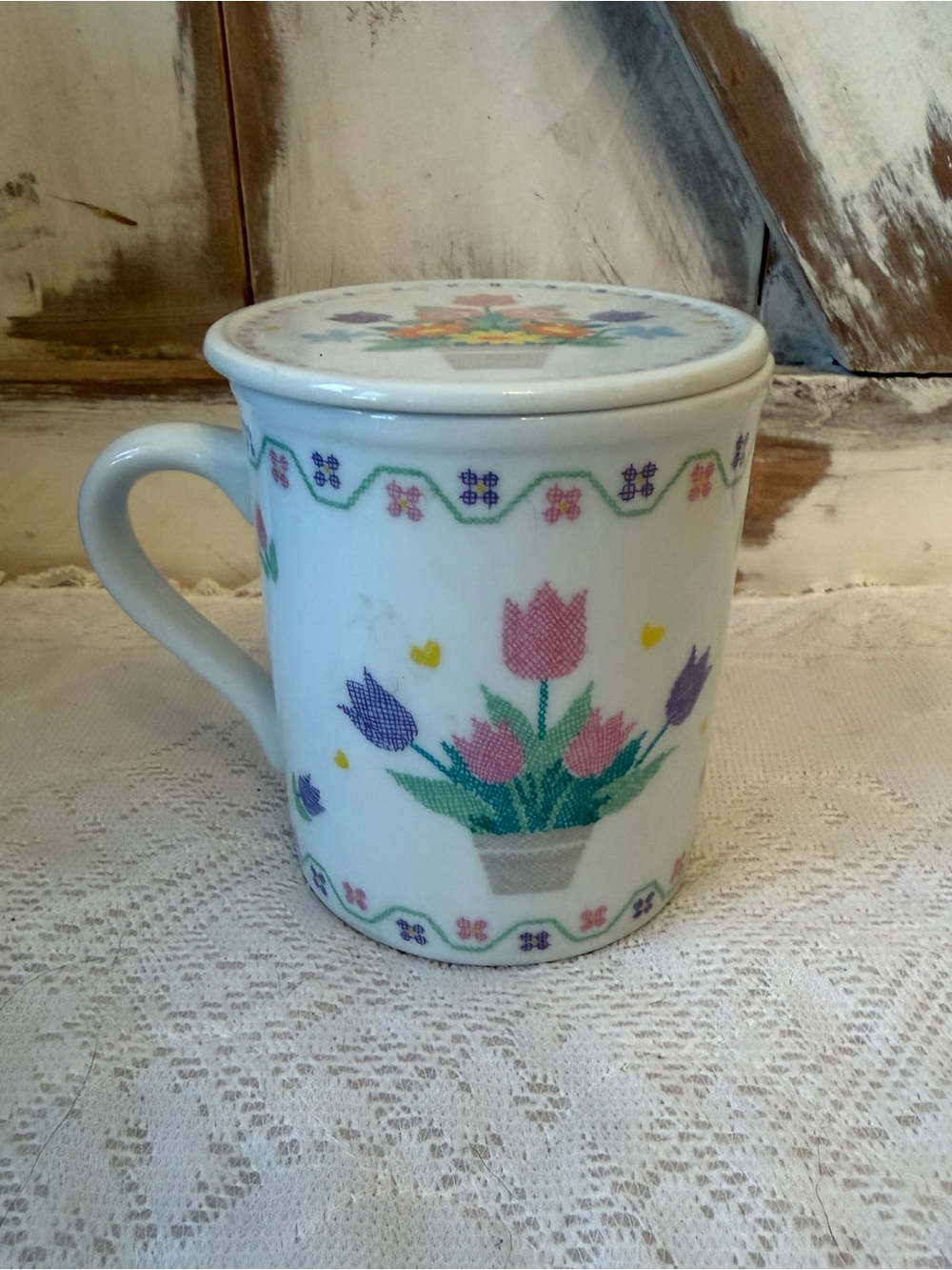 Vintage mug with lid/coaster